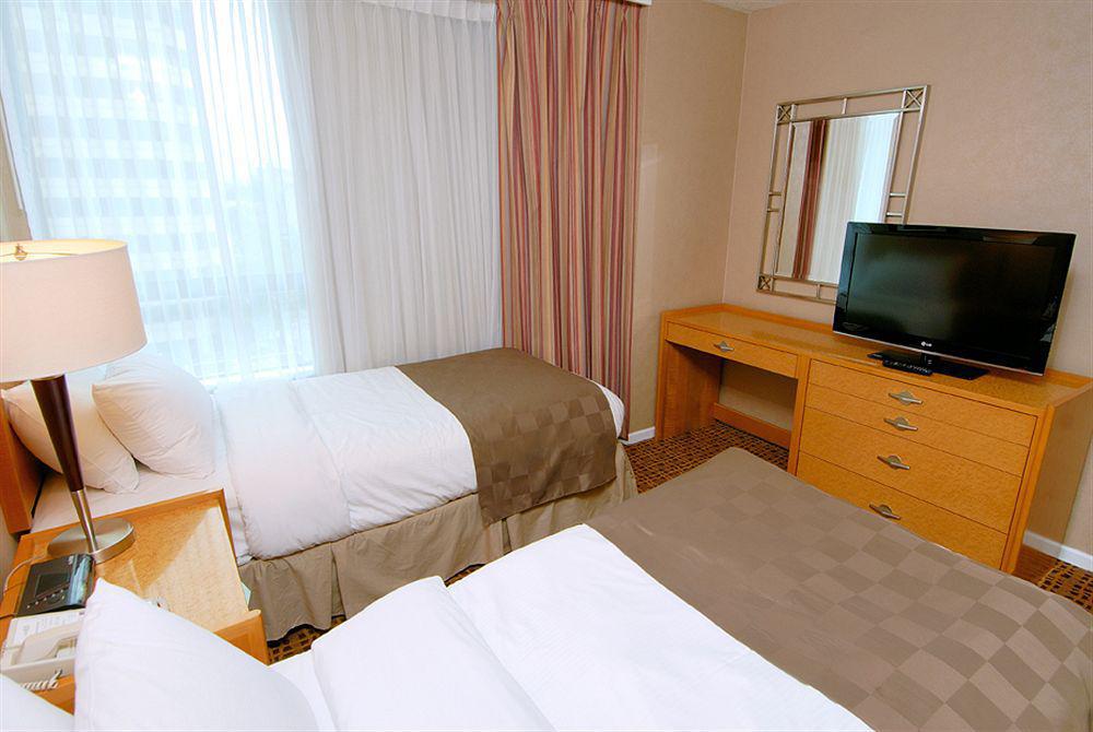 וונקובר Landis Hotel And Suites מראה חיצוני תמונה